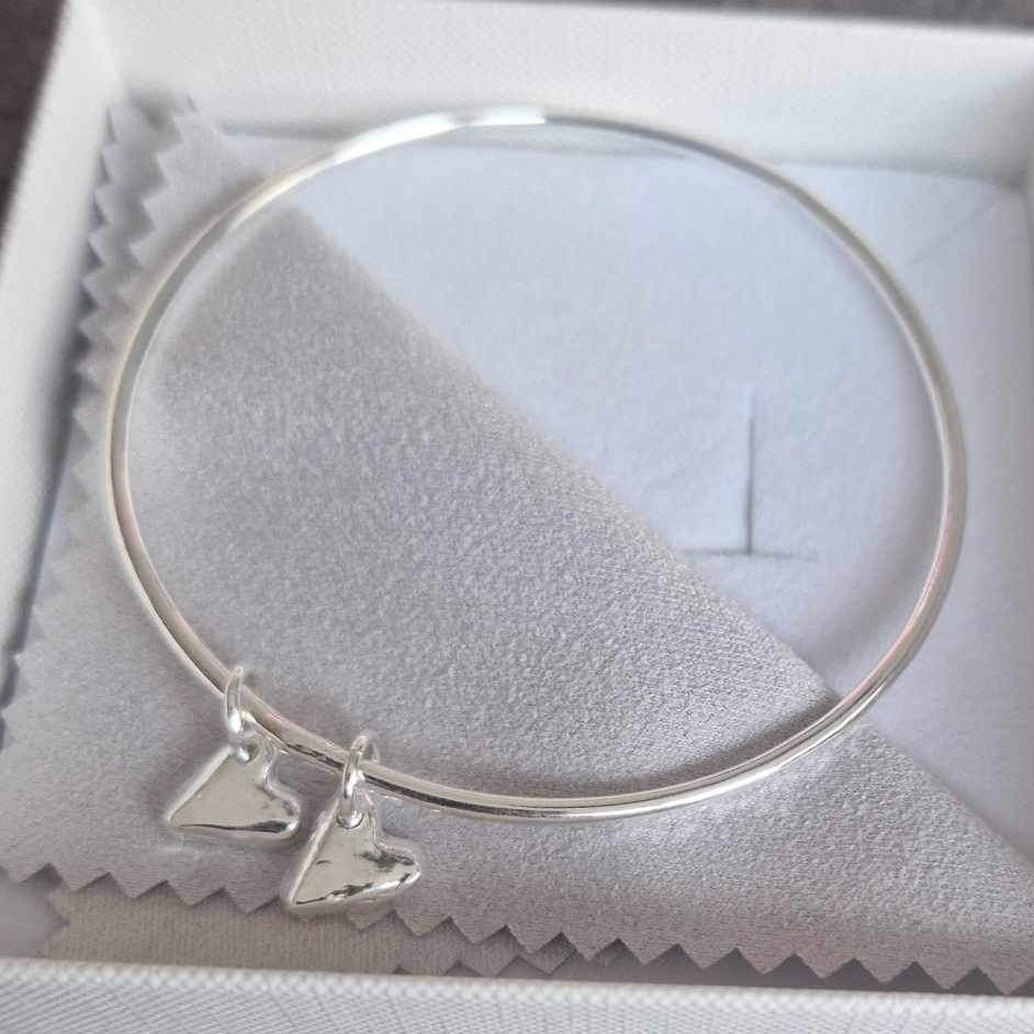 SIGNATURE HEART BANGLE