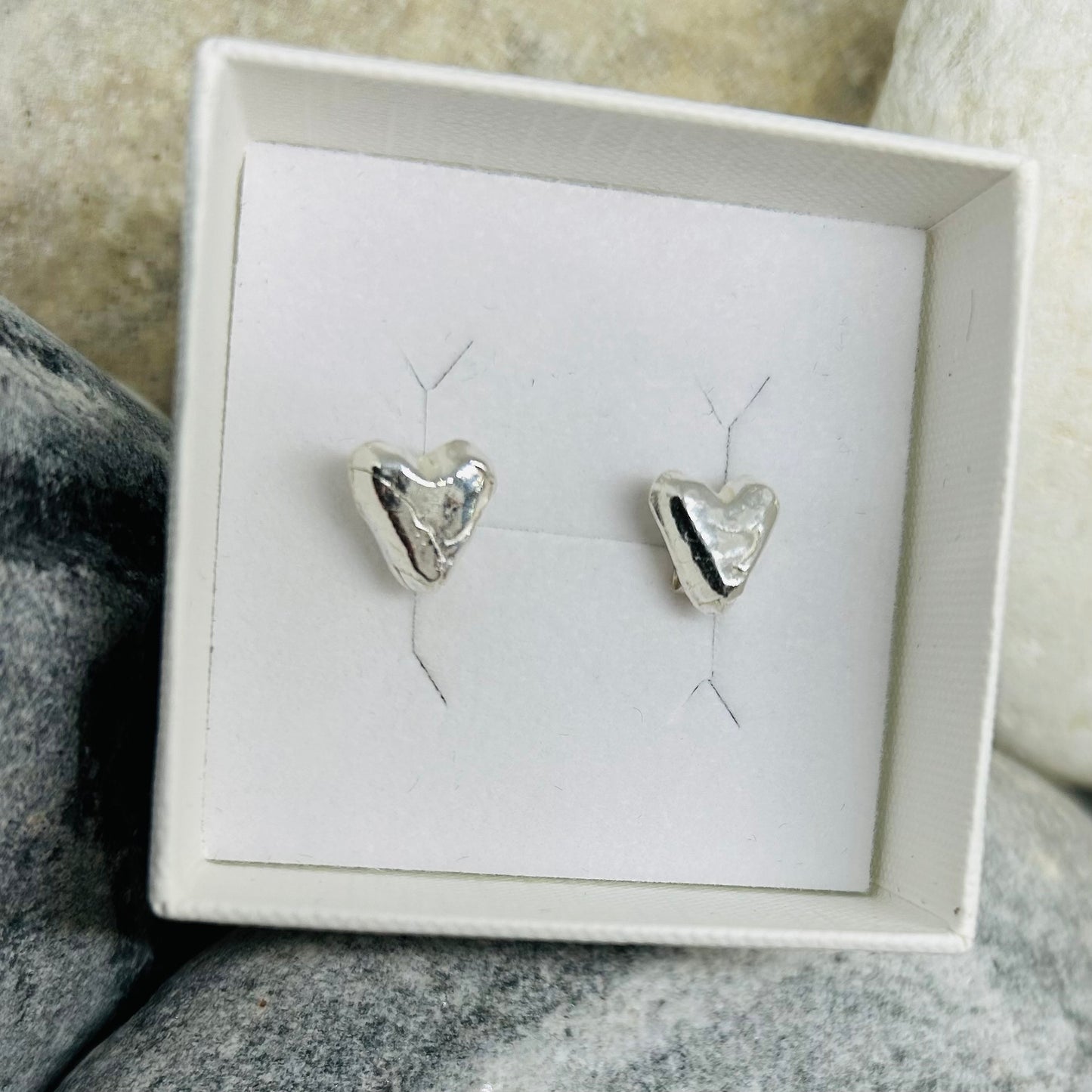 SIGNATURE CHUNKY HEART STUD EARRINGS