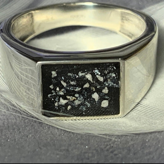 MEMORIAL MENS SIGNET RING